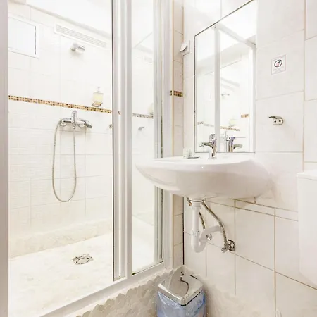 Apartment Gul Baba Saray